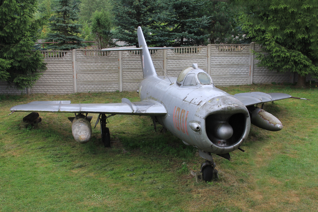 1001 · Mikoyan-Gurevich MiG-17PF · --