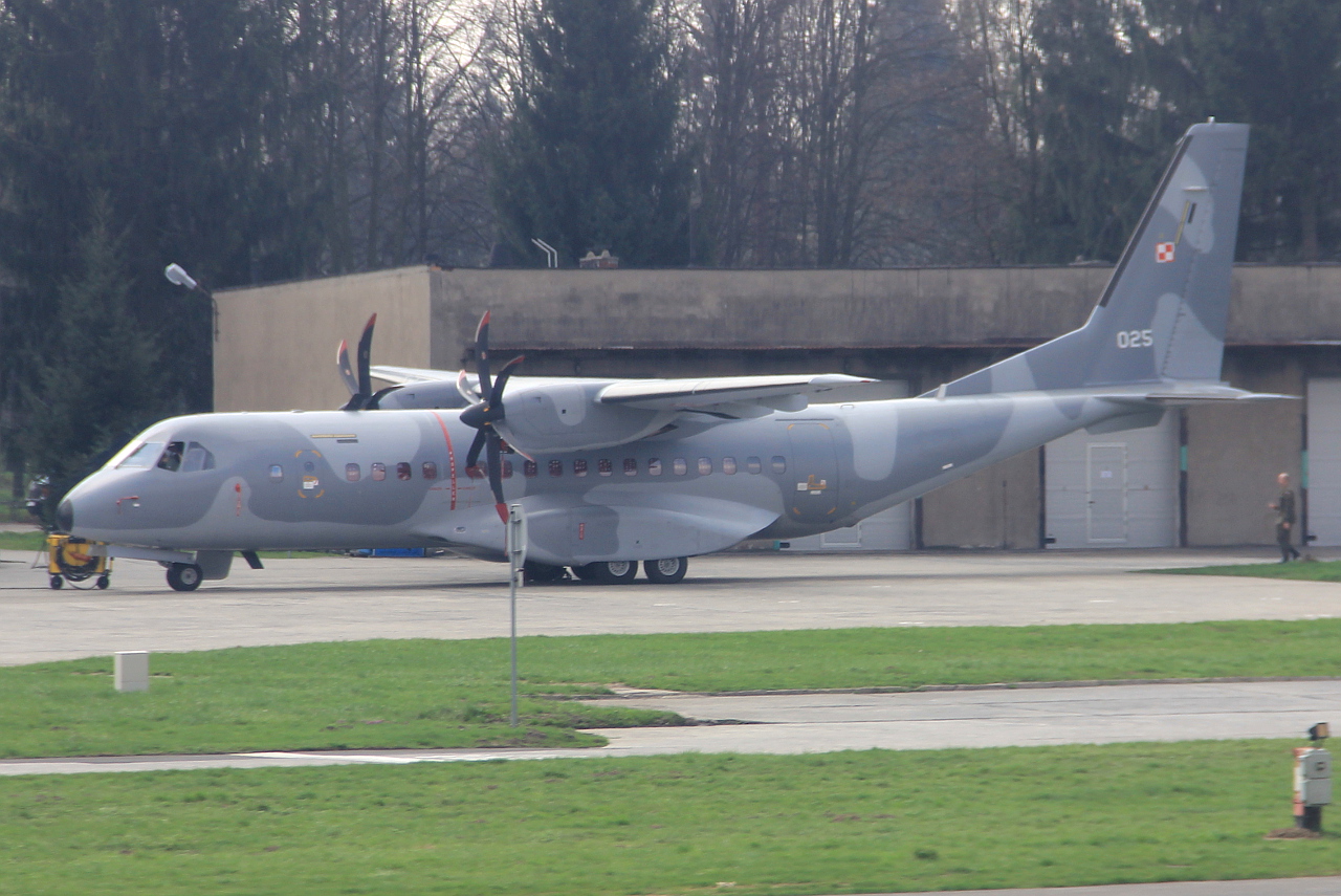 025 · CASA C-295M · (KRK / EPKK)