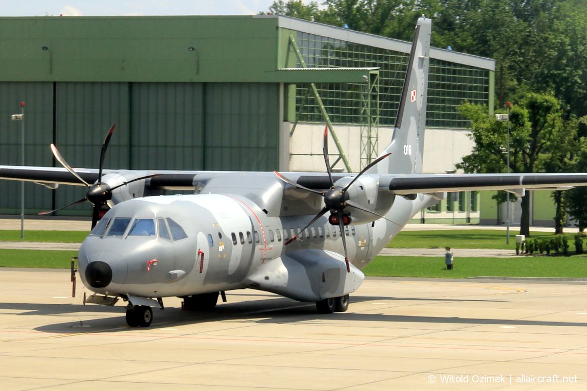 016 ( S-018 ) 2004 CASA C-295M