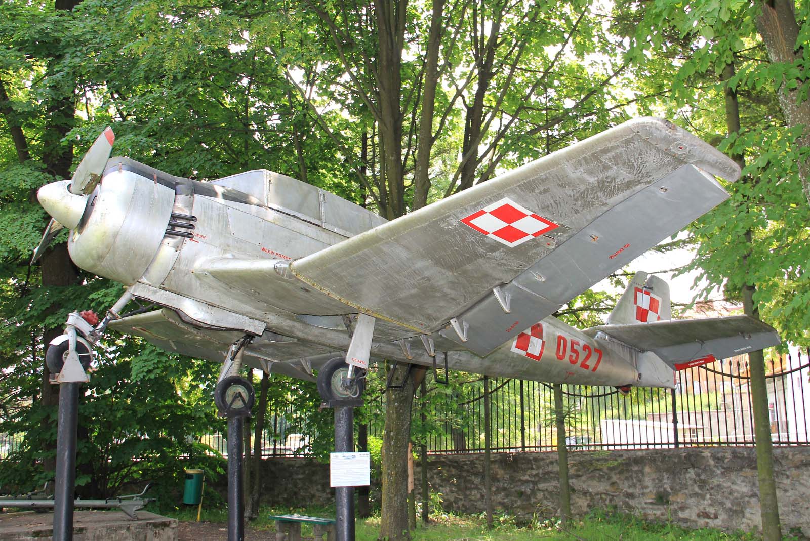 0527 · PZL-Mielec TS-8 Bies · -