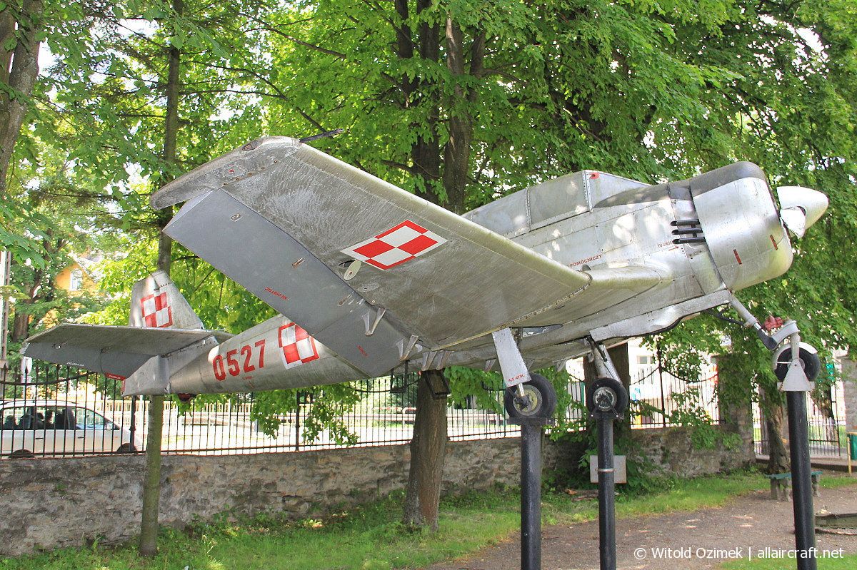 0527 (1E-0527) PZL-Mielec TS-8 Bies