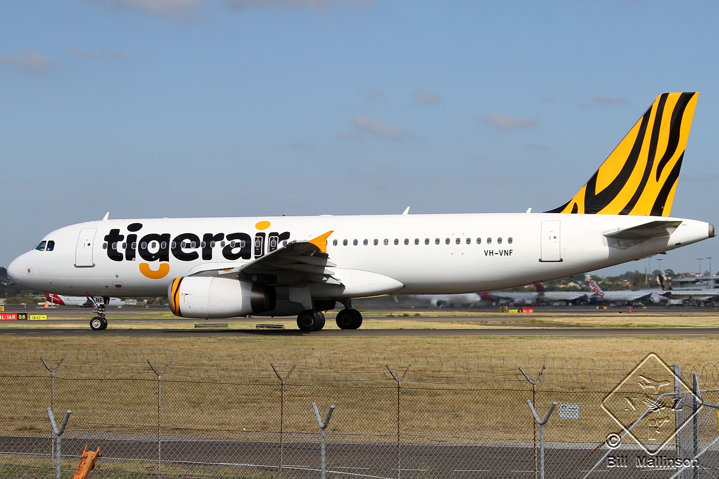 VH-VNF · Airbus A320-232 · (SYD / YSSY)