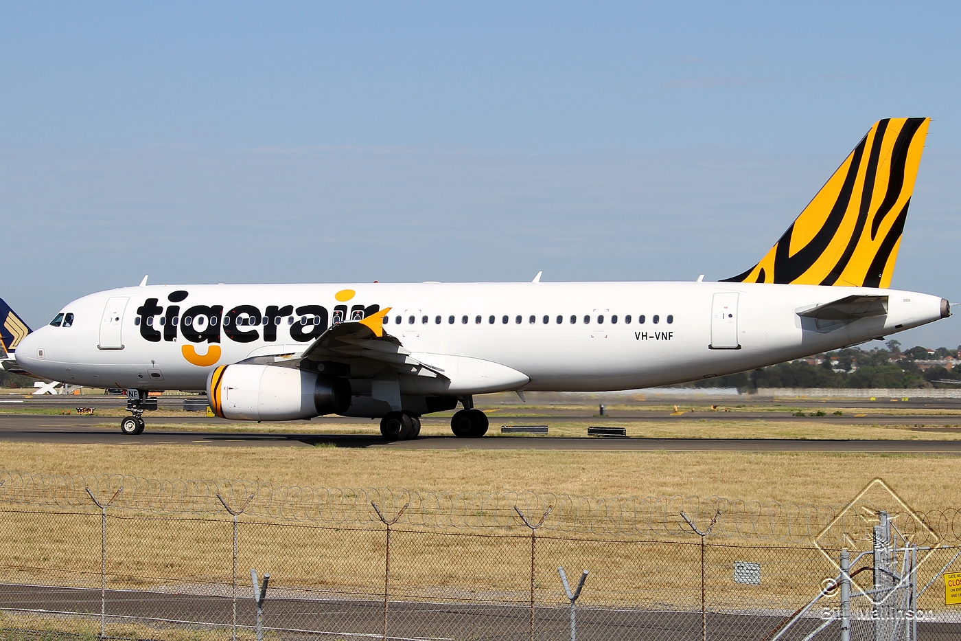 VH-VNF · Airbus A320-232 · (SYD / YSSY)