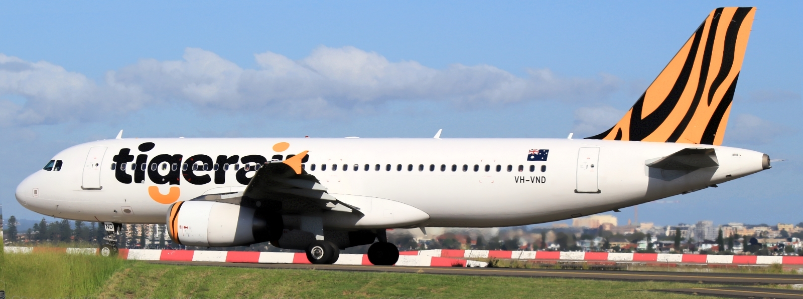 VH-VND · Airbus A320-232 · (SYD / YSSY)