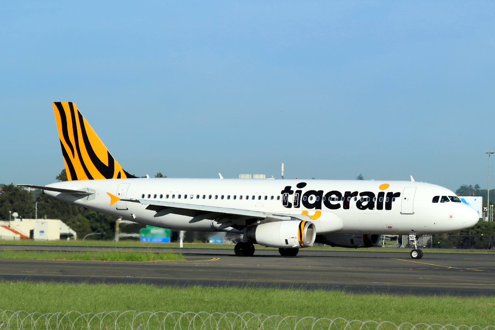 VH-VND · Airbus A320-232 · (SYD / YSSY)