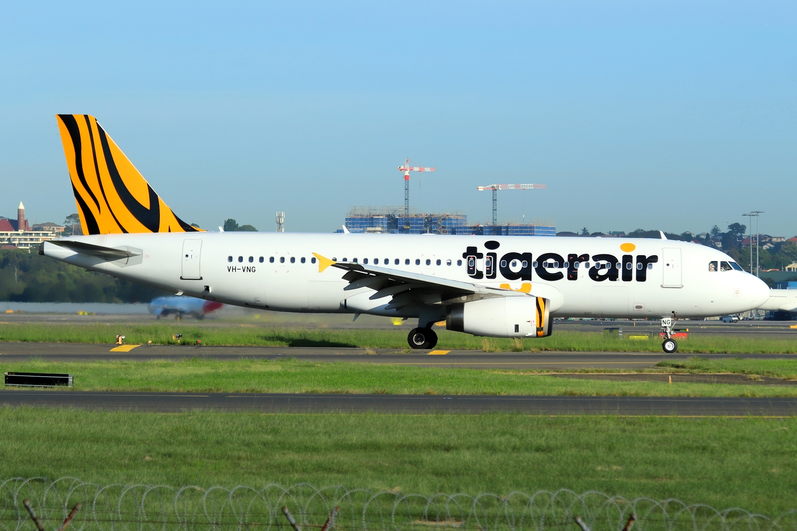 VH-VNG · Airbus A320-232 · (SYD / YSSY)