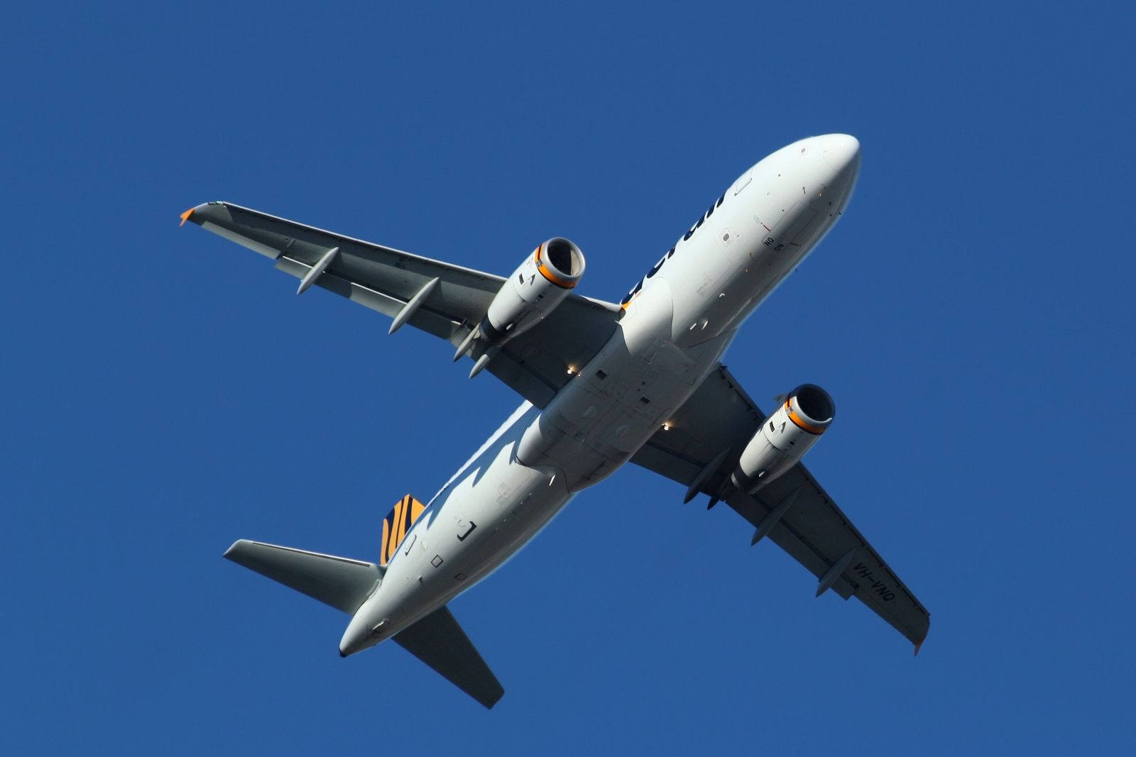 VH-VNQ (5218) 2012 Airbus A320-232
