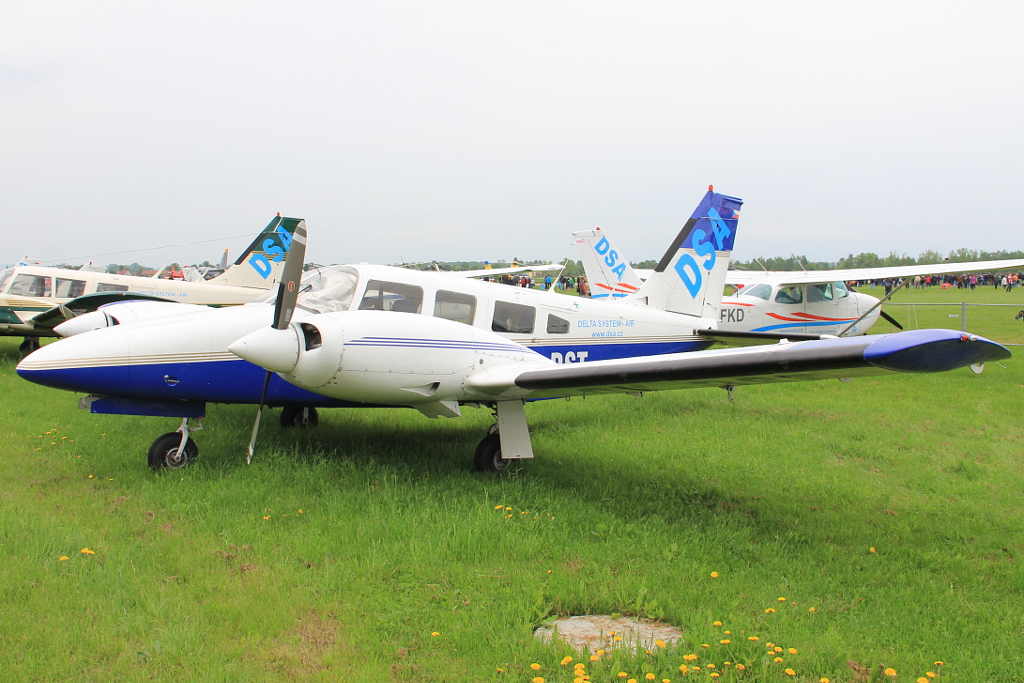 OK-DST (34-8070186) 1980 Piper PA-34-200T Seneca II