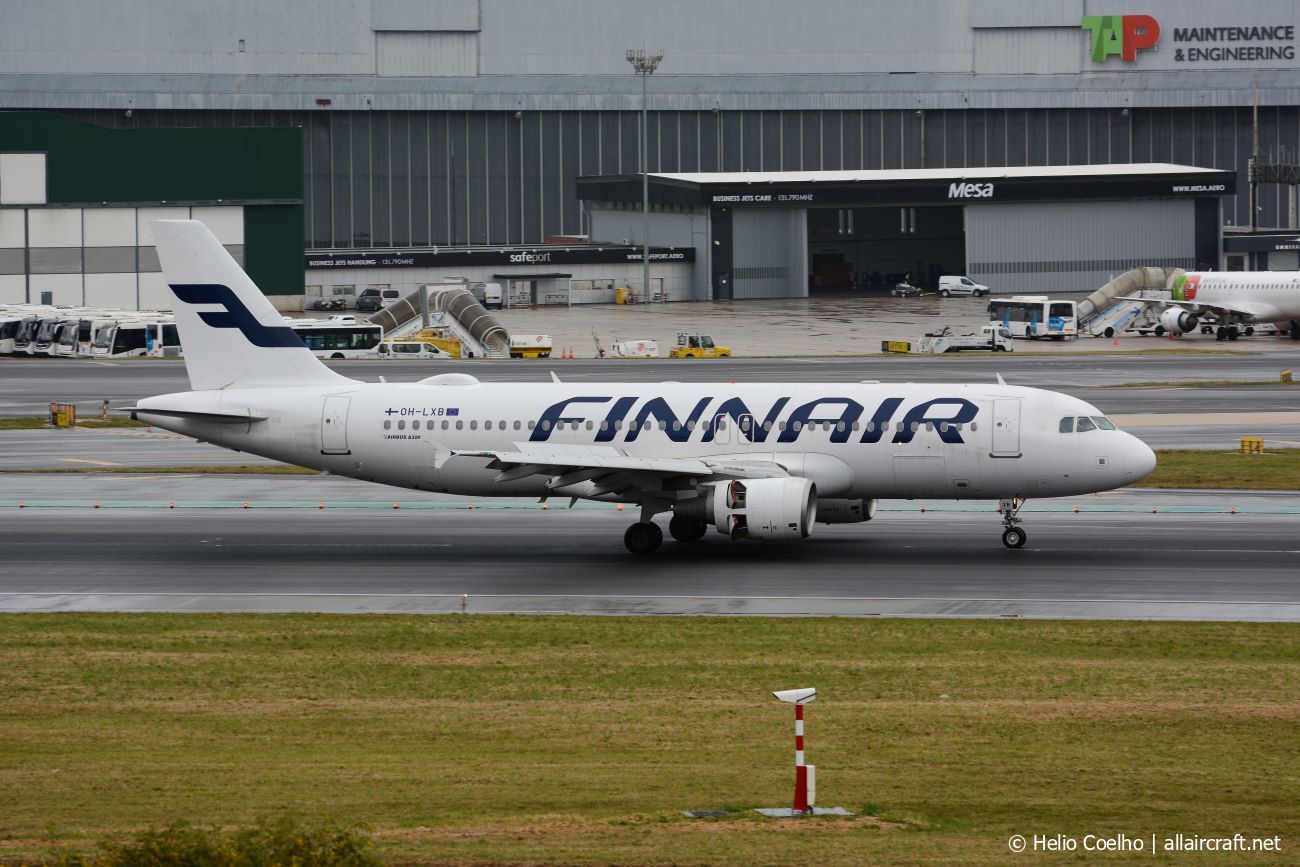 OH-LXB (1470) 2001 Airbus A320-214