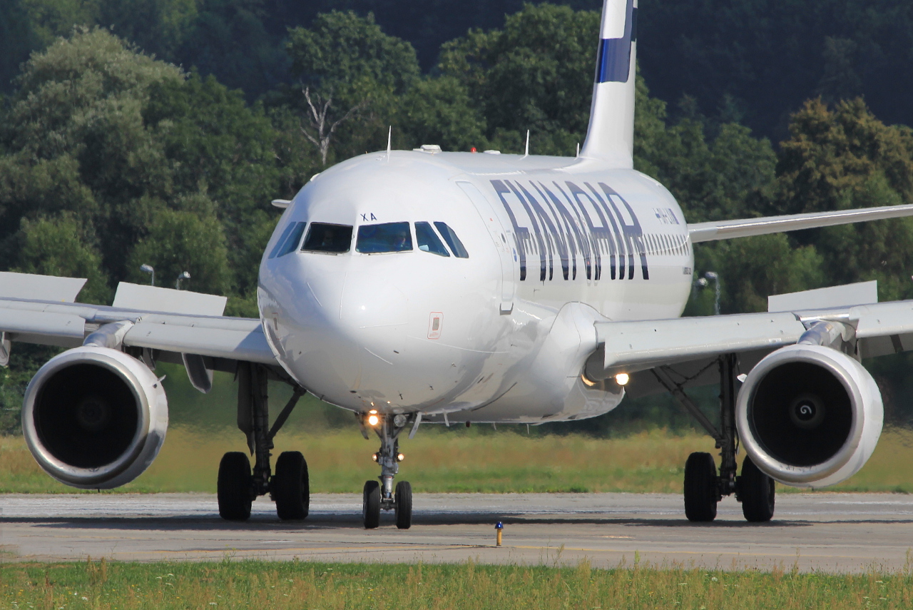 OH-LXA · Airbus A320-214 · (KRK / EPKK)