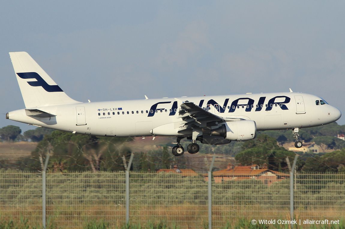 OH-LXH (1913) 2002 Airbus A320-214