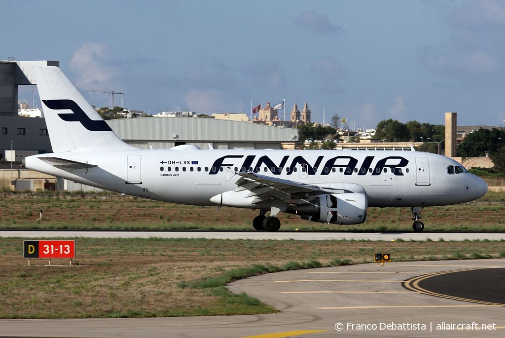 OH-LVK (2124) 2004 Airbus A319-112