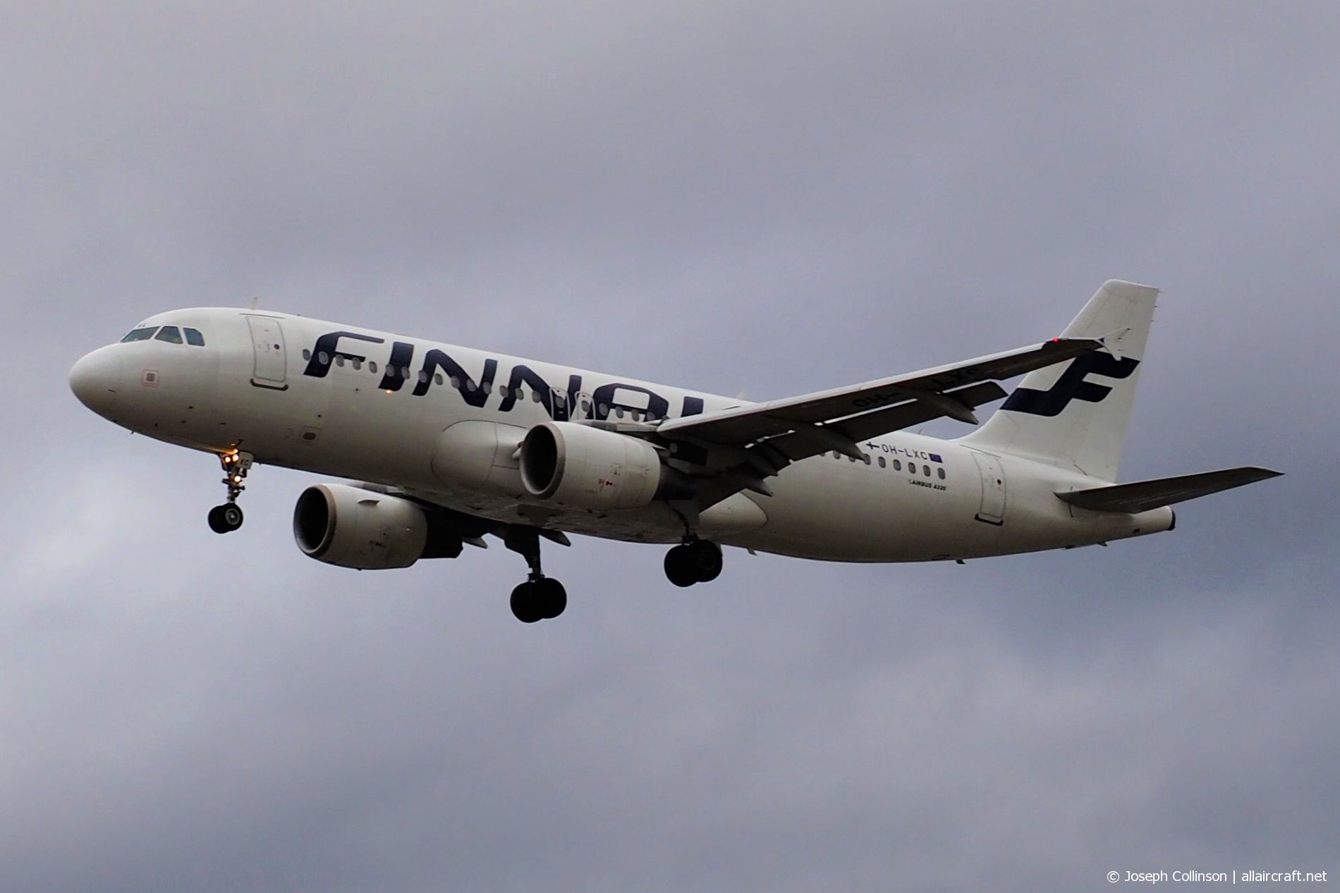 OH-LXC · Airbus A320-214 · (LHR / EGLL)
