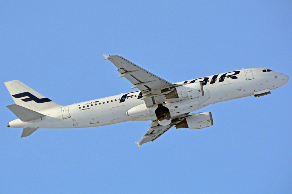 OH-LXD (1588) 2001 Airbus A320-214