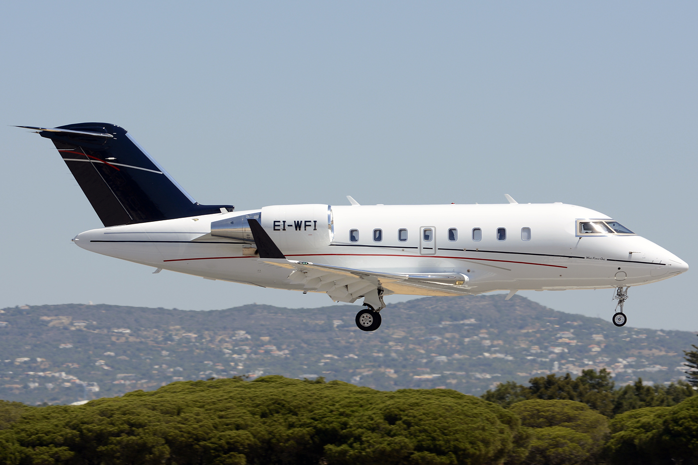 EI-WFI · Bombardier CL-600-2B16 Challenger 605 · (FAO / LPFR)