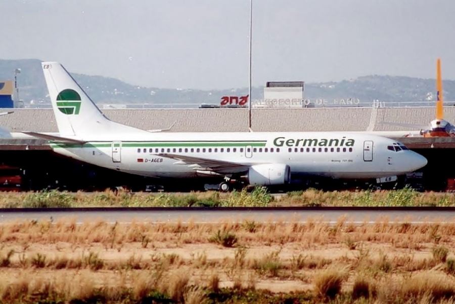 D-AGEB (cn 24320) Boeing 737-322