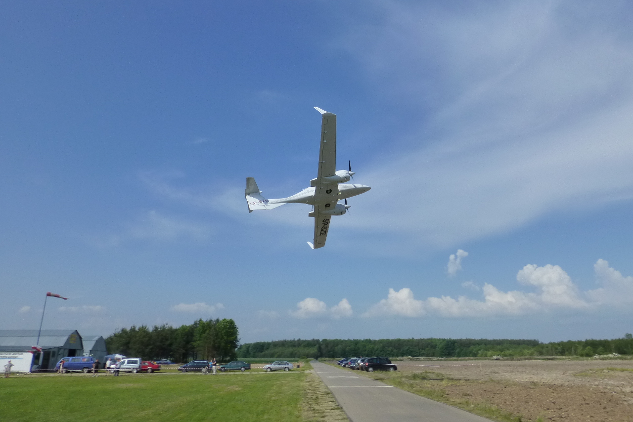 SP-SZE · Diamond DA-42 Twin Star · -