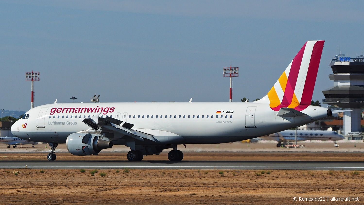 D-AIQR · Airbus A320-211 · (FAO / LPFR)