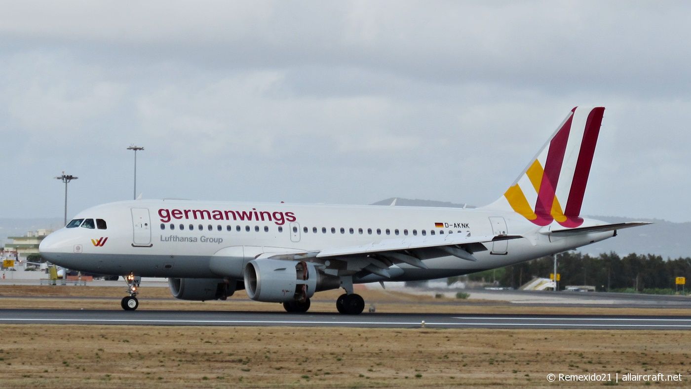 D-AKNK (1077) 1999 Airbus A319-112