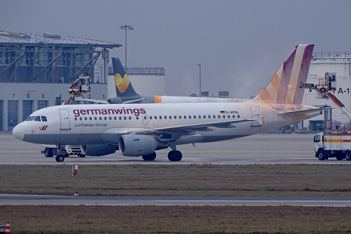D-AKNL · Airbus A319-112 · (STR / EDDS)