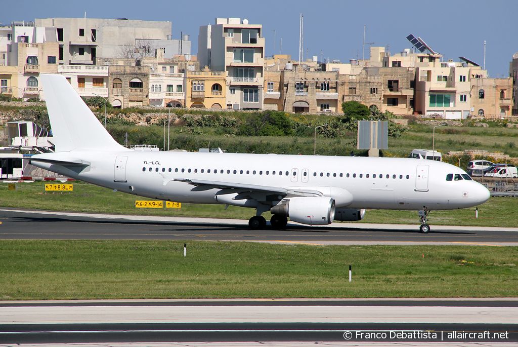 YL-LCL (533) 1995 Airbus A320-214