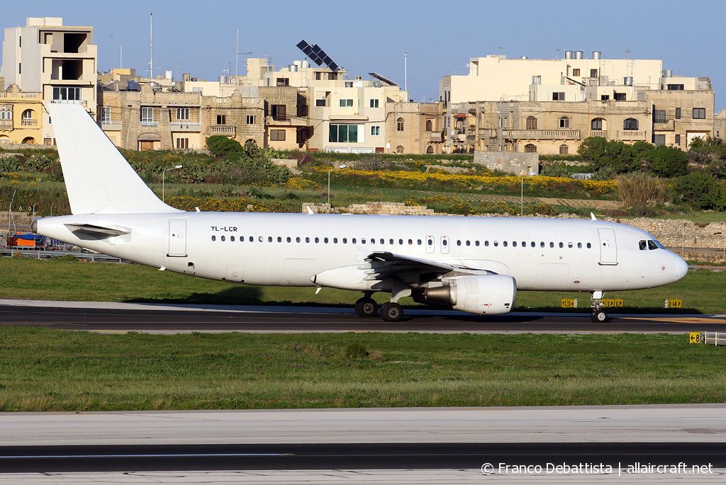 YL-LCR (984) 1999 Airbus A320-214