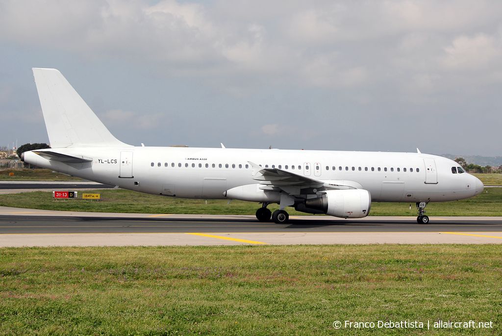 YL-LCS (566) 1995 Airbus A320-214