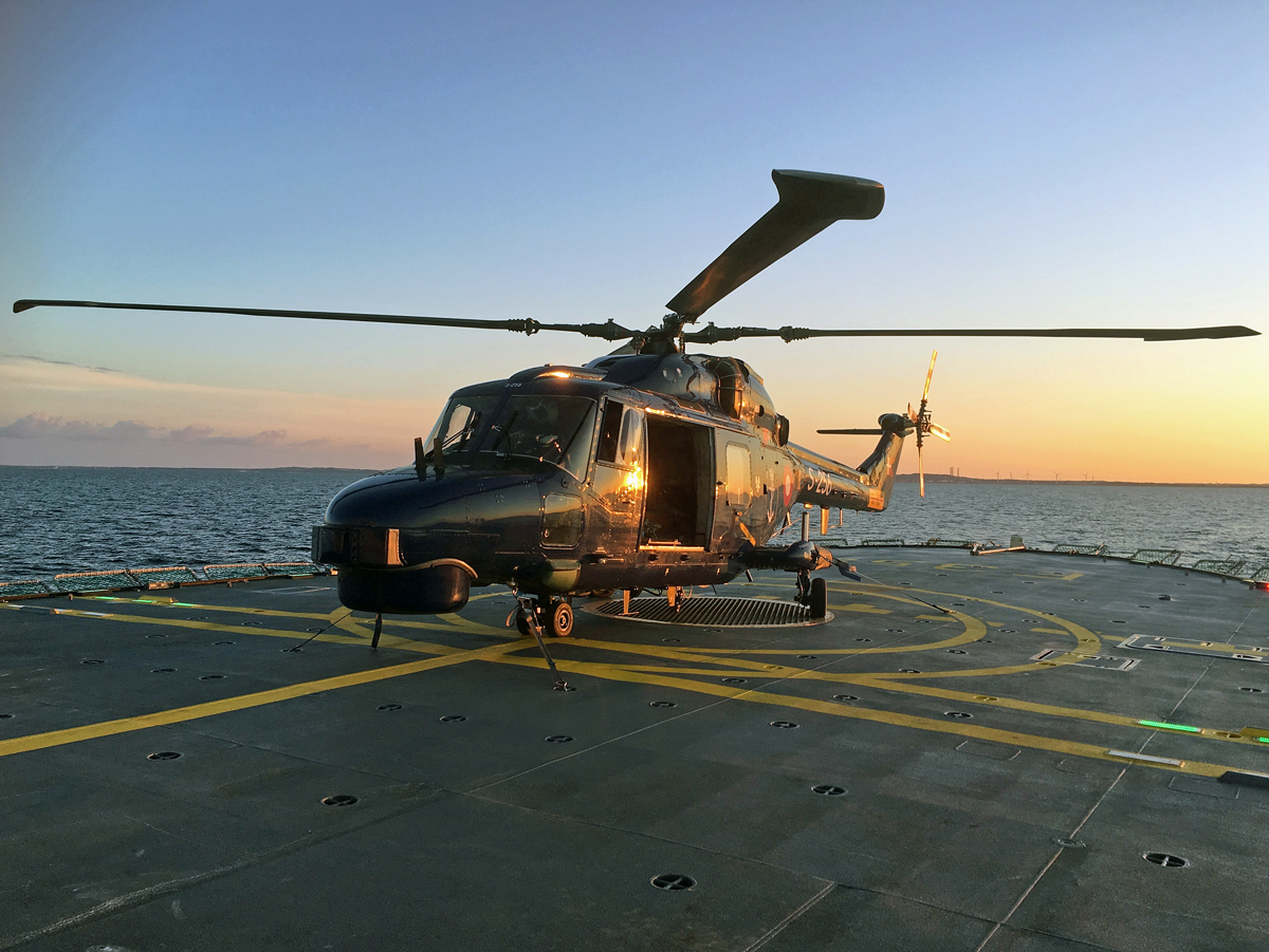 S-256 (438) 2004 Westland Lynx Mk90