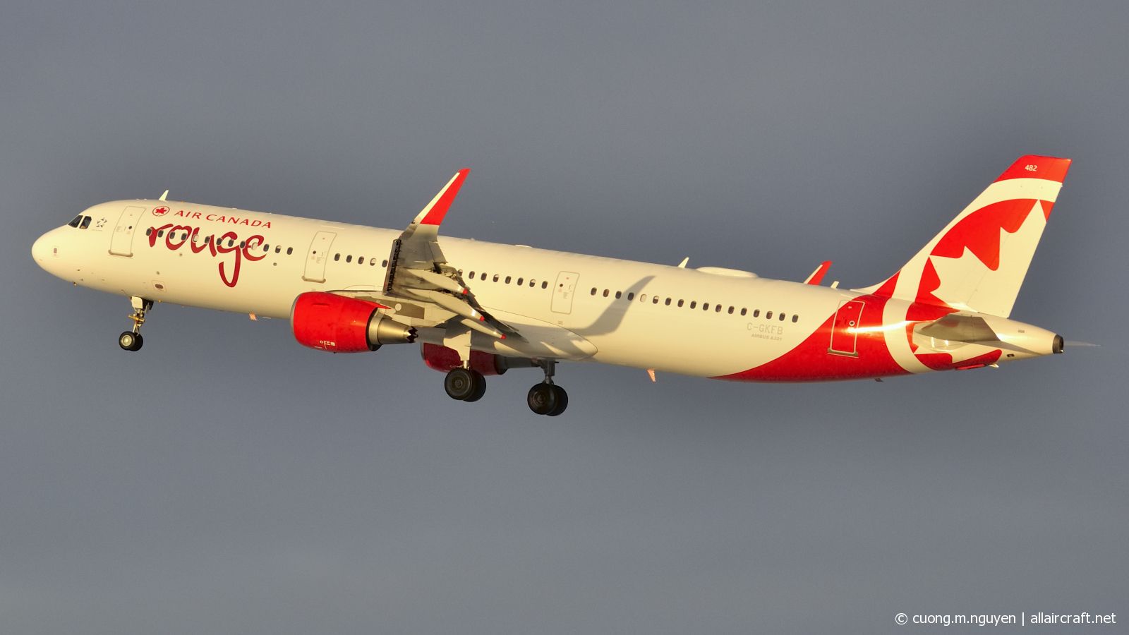 C-GKFB (cn 8232) Airbus A321-211
