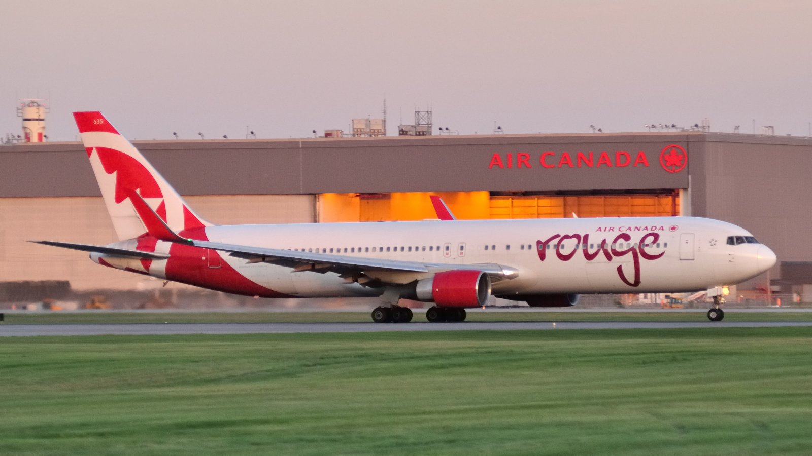 C-FMWY (cn 25587) Boeing 767-333ER