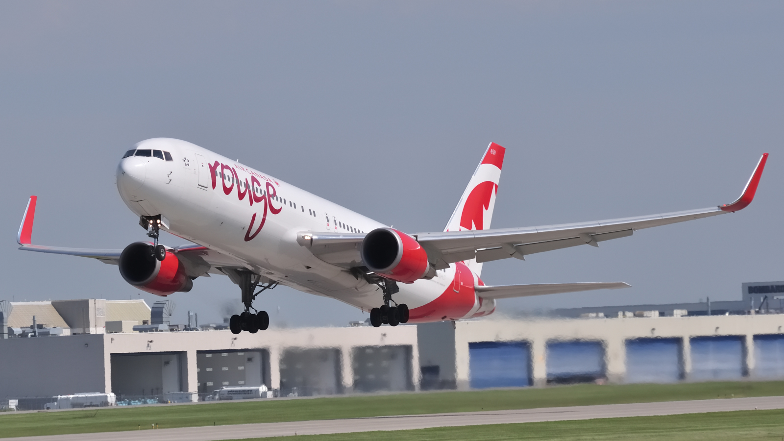 C-GHLT (30850) Boeing 767-333ER(WL)