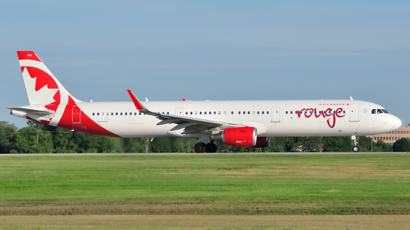 C-FJOU, (cn 6873), Airbus A321-211