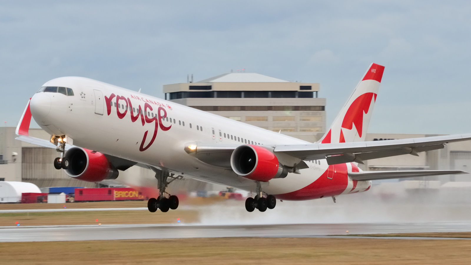 C-GHPN · Boeing 767-33A/ER · (YUL / CYUL)
