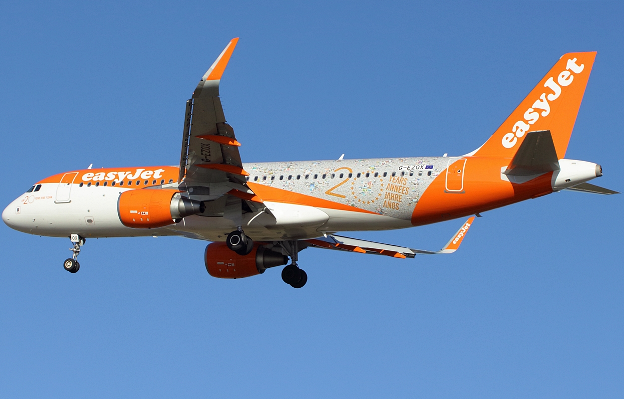 G-EZOX (6837) 2015 Airbus A320-214(WL)