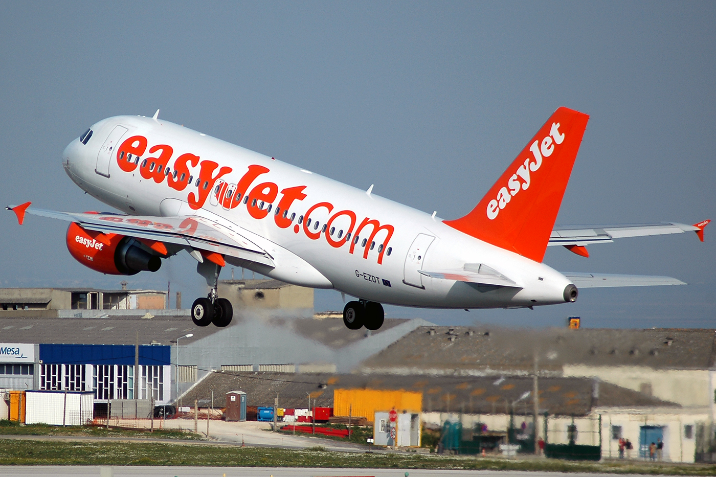 G-EZDT · Airbus A319-111 · (LIS / LPPT)