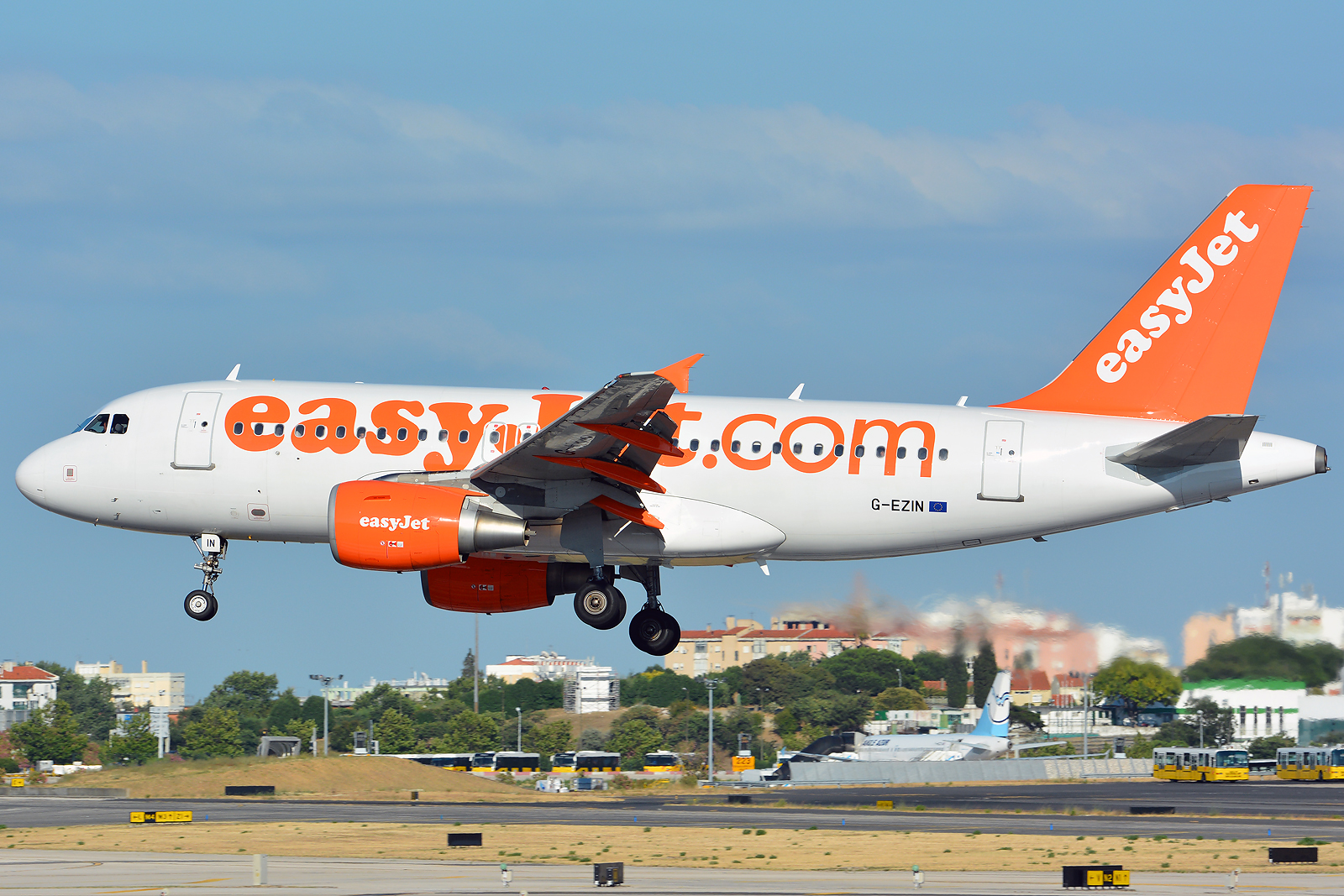 G-EZIN (2503) 2005 Airbus A319-111