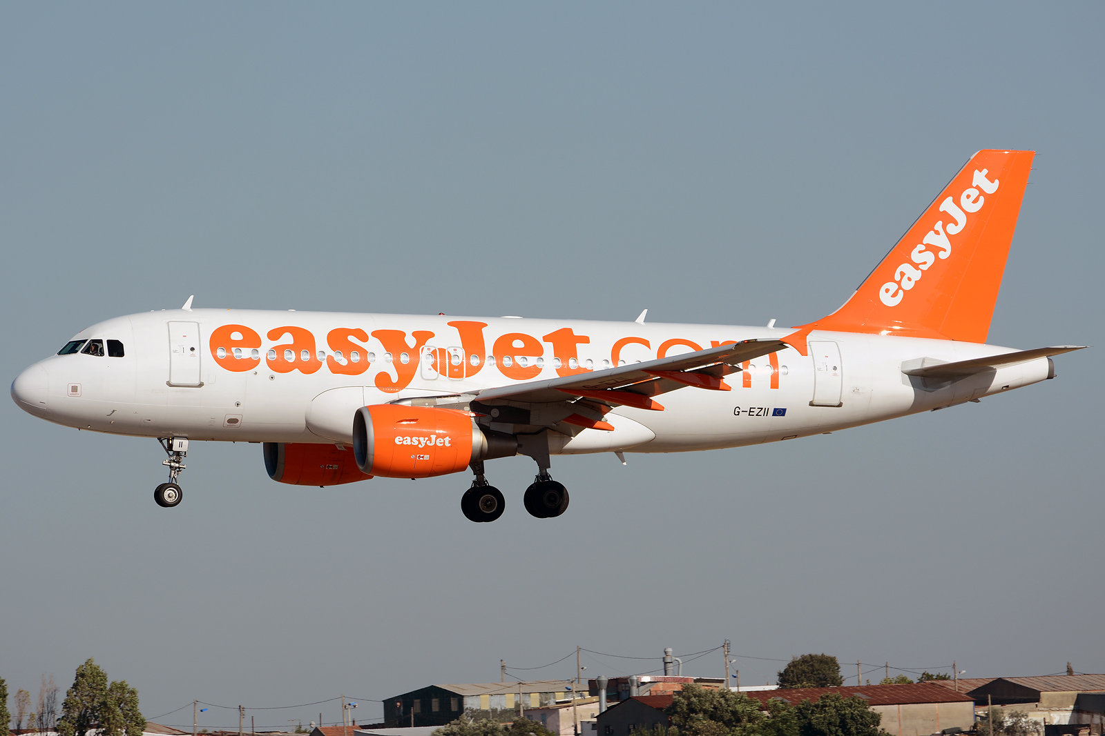 G-EZII · Airbus A319-111 · (LIS / LPPT)