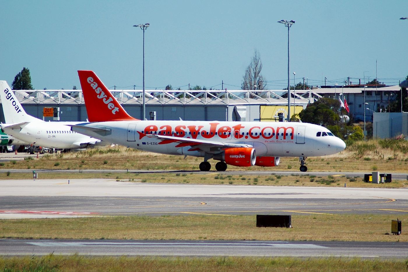 G-EZIG · Airbus A319-111 · (LIS / LPPT)