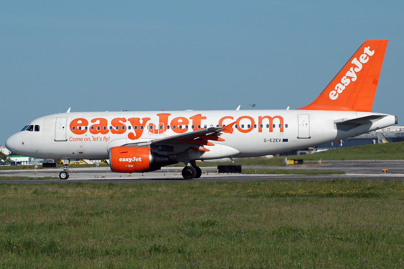 G-EZEV · Airbus A319-111 · (LIS / LPPT)