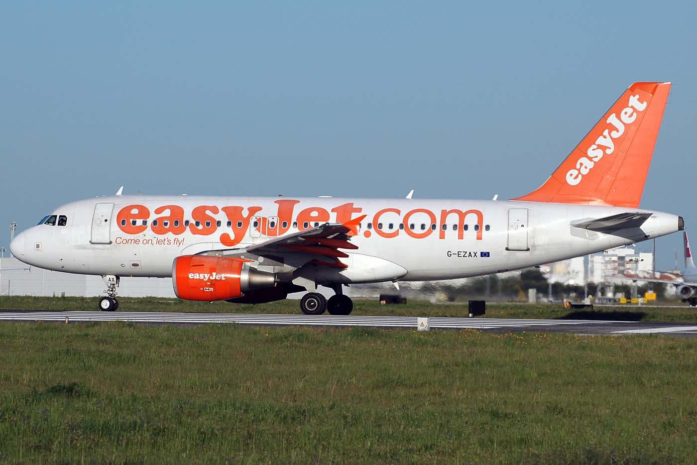 G-EZAX · Airbus A319-111 · (LIS / LPPT)