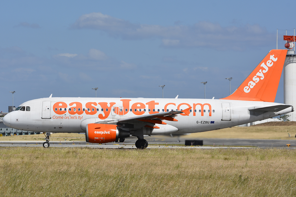 G-EZBU · Airbus A319-111 · (LIS / LPPT)