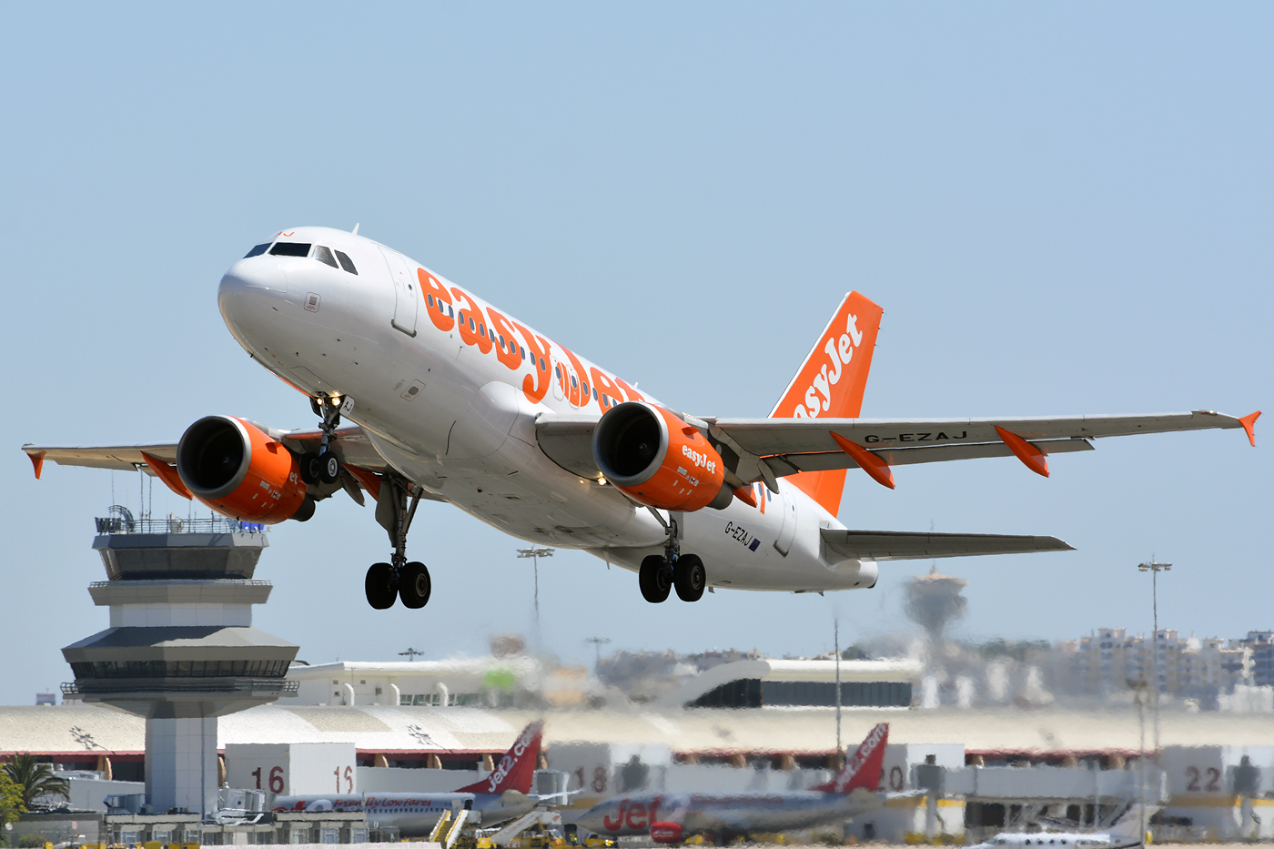 G-EZAJ · Airbus A319-111 · (FAO / LPFR)