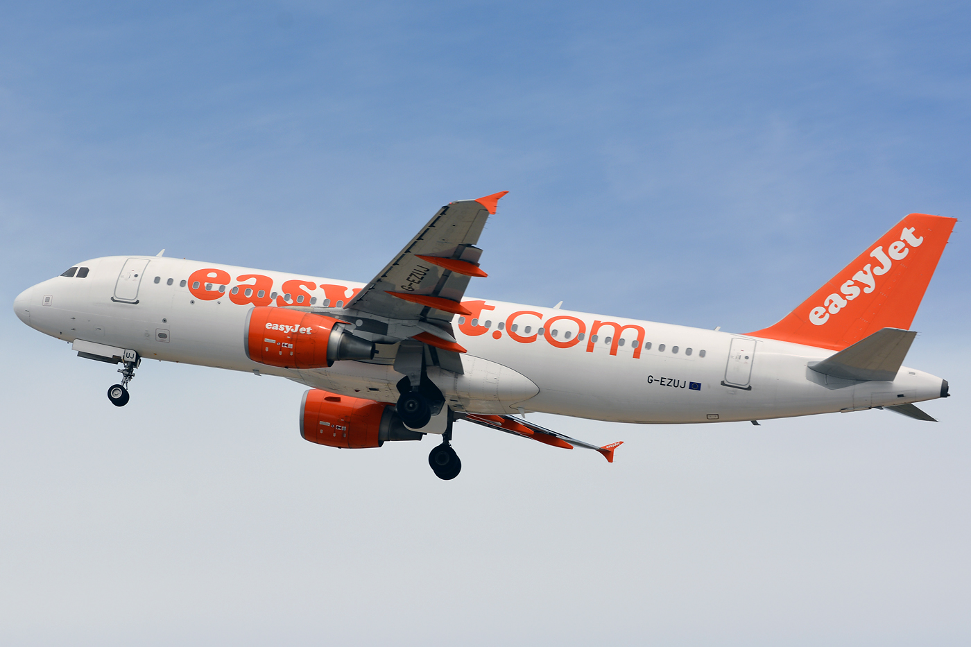 G-EZUJ · Airbus A320-214 · (FAO / LPFR)