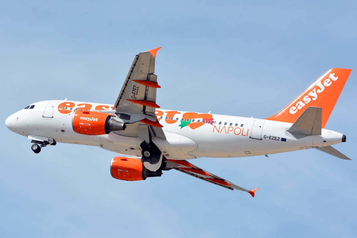 G-EZEZ · Airbus A319-111 · (FAO / LPFR)
