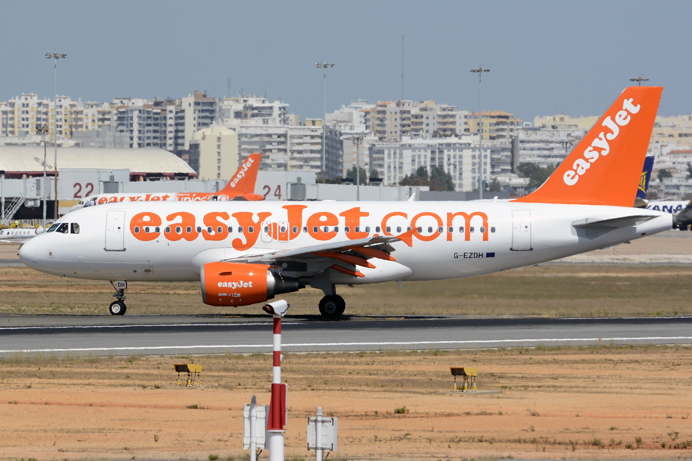 G-EZDH · Airbus A319-111 · (FAO / LPFR)