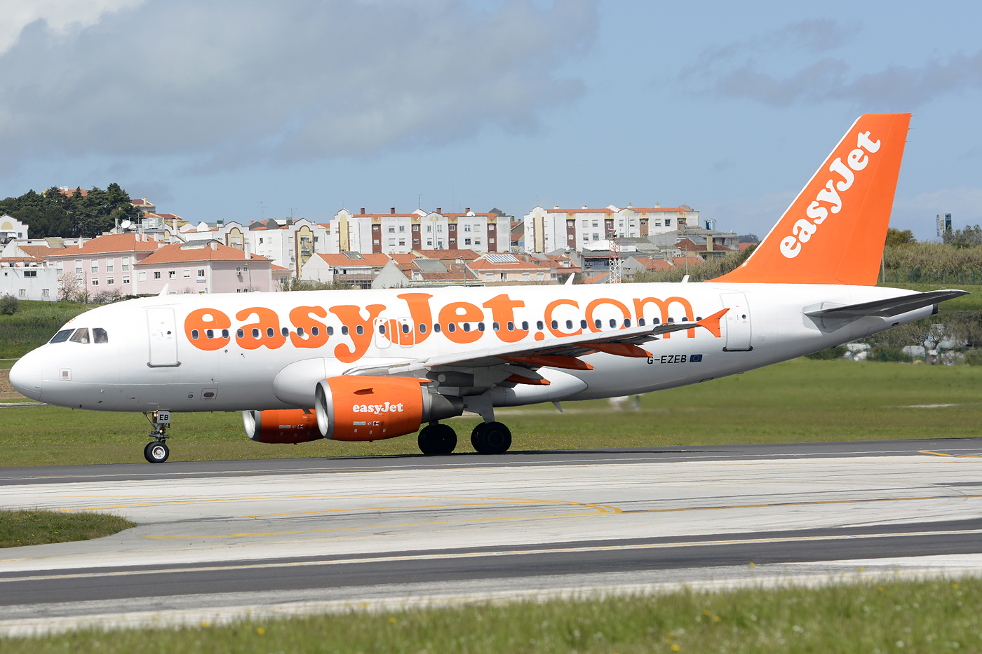 G-EZEB · Airbus A319-111 · (LIS / LPPT)