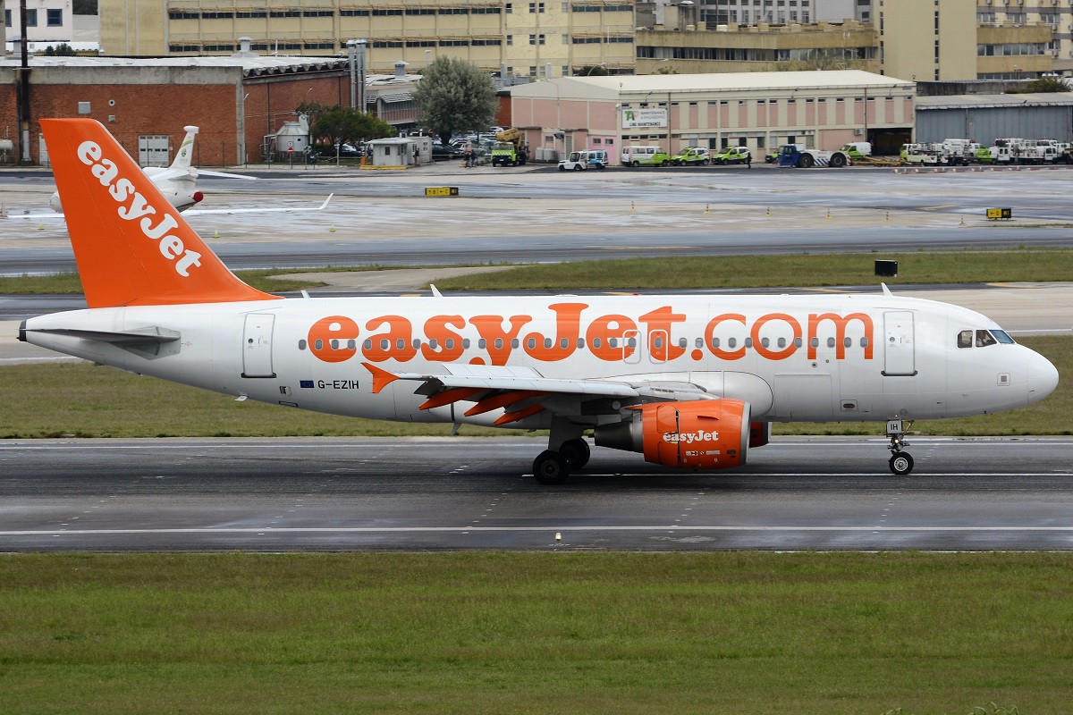G-EZIH (2463) 2005 Airbus A319-111