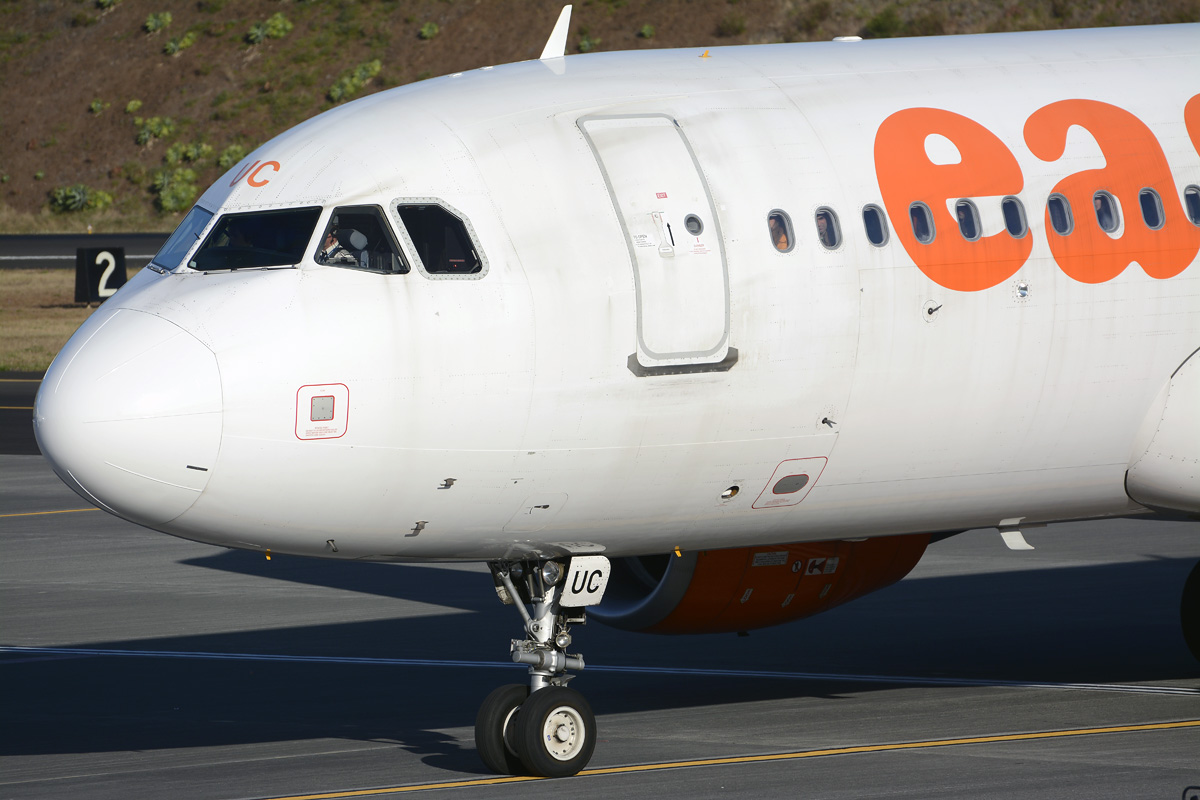 G-EZUC (4591) 2011 Airbus A320-214