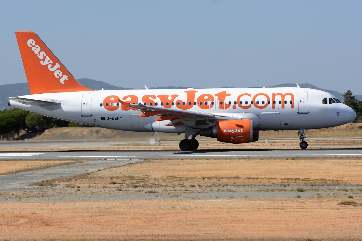 G-EZFY · Airbus A319-111 · (FAO / LPFR)