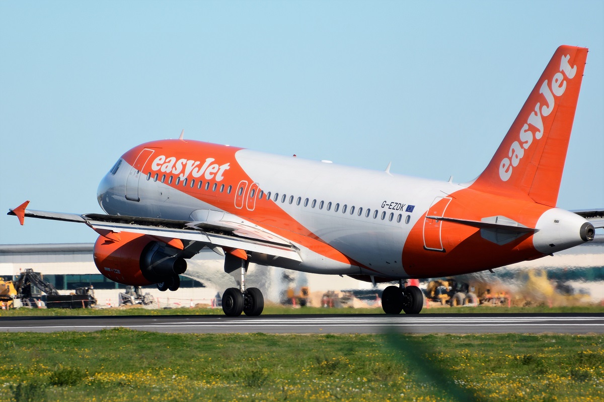 G-EZDK · Airbus A319-111 · (LIS / LPPT)
